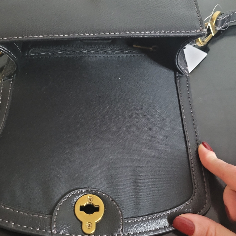 Fossil Black Leather Crossbody Bag with Gold Hardware - Picture 8 of 12